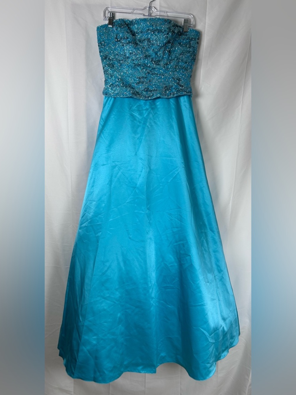 Lara Strapless Ball Gown Women’s Size 8 Turquoise Beaded Tulle Formal Dress